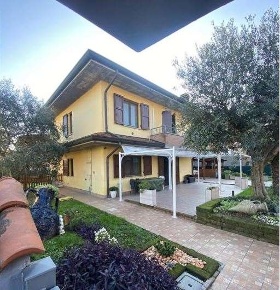 Foto Appartamento in Via Quarterone 20, Arzago d'Adda Centro di 162 m²