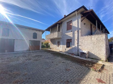 Foto Villa unifamiliare a Gambolò di 180 m² con 6 locali in vendita