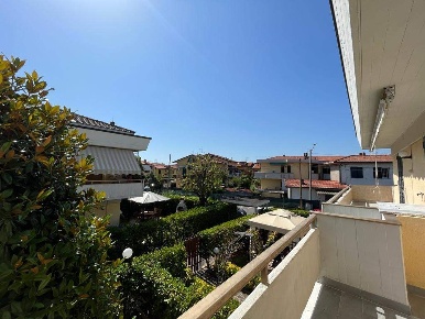 Foto Appartamento a Massa Marina di Massa Centro di 55 m² con 4 locali