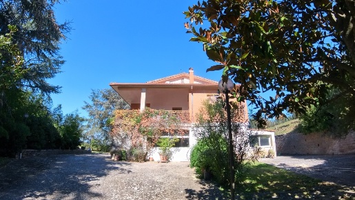 Foto Villa unifamiliare in Strada Comunale Campo Maggiore 10, di 450 m²