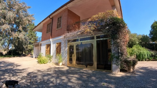 Foto Villa unifamiliare in Strada Comunale Campo Maggiore 10, di 450 m²