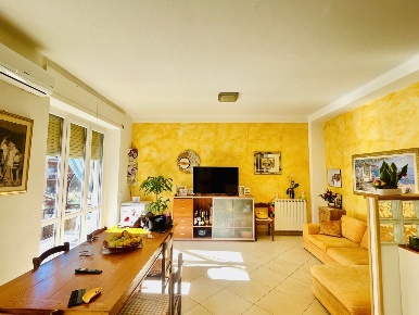 Foto Appartamento a La Spezia di 90 m² con 5 locali in vendita