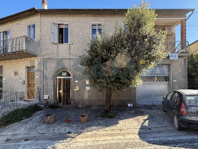 Foto Case semi ndipendenti in Via Trieste, Roccalbegna Petricci di 119 m²