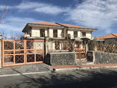 Foto Villa bifamiliare in via Vincenzo Ricca, Catania Nizzeti di 300 m²