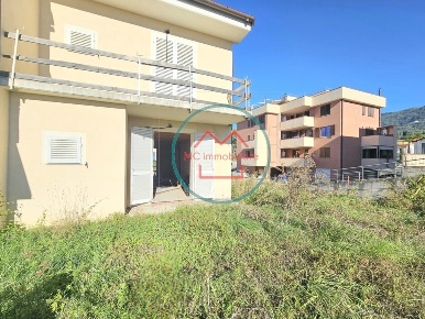 Foto Villa a schiera a Uzzano Santa Lucia di 180 m² con 4 locali in vendita