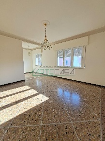 Foto Appartamento a Calcinaia Fornacette di 140 m² con 6 locali in affitto