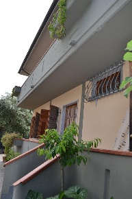 Foto Casa indipendente a Massa Centro di 380 m² con 7 locali in vendita