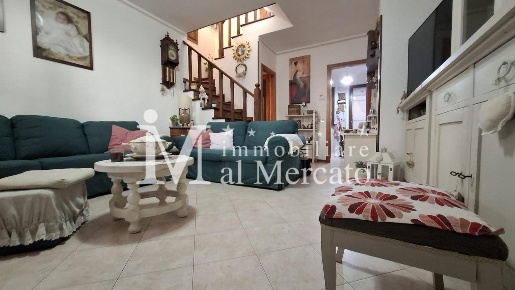 Foto Villa a schiera a Viareggio Torre del Lago di 140 m² con 6 locali