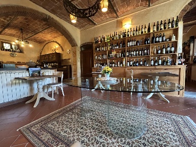 Foto Casale a Carmignano di 500 m² con 13 locali in vendita