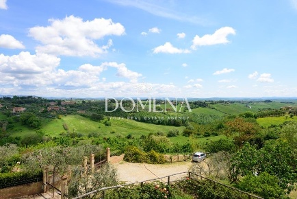 Foto Appartamento a Siena Fuori Porta Romana di 180 m² con 8 locali