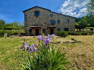 Foto Agriturismo a Firenzuola Centro di 860 m² con 25 locali in vendita