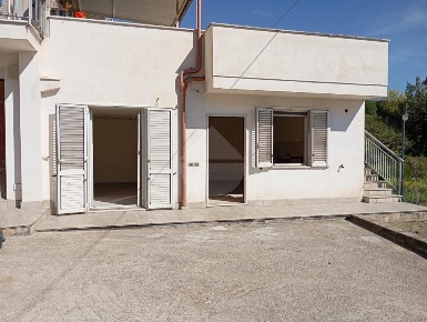 Foto Villa unifamiliare in VIA DEGLI ARCHI, Minturno di 65 m² con 5 locali