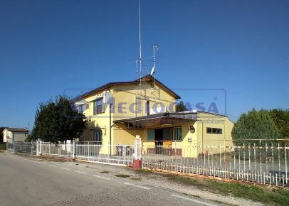 Foto Appartamento in Via Argine destro Adigetto, Rovigo di 245 m²