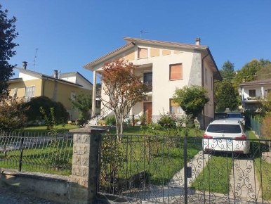 Foto Villa unifamiliare a Borgonovo Val Tidone di 175 m² con 5 locali