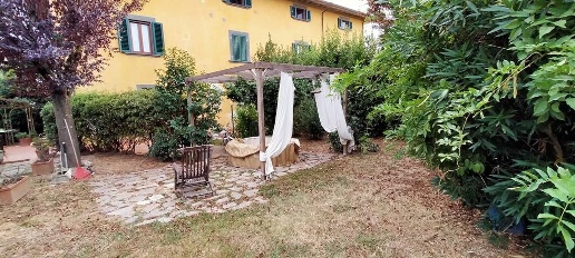 Foto Appartamento a Massa e Cozzile Massa di 130 m² con 5 locali in vendita