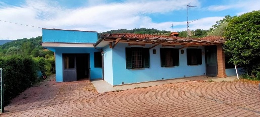 Foto Villa unifamiliare a Montecatini-Terme di 97 m² con 4 locali