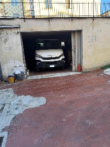 Foto Magazzino in Via Cilea, Calenzano Centro di 130 m² con 1 locali