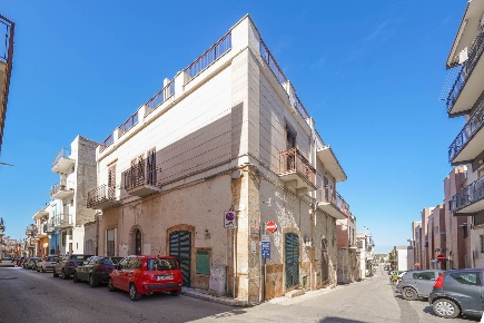 Foto Appartamento in Via Cesare Cantù 69, Palo del Colle Centro di 200 m²