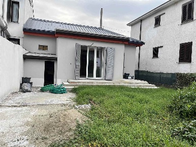 Foto Villa unifamiliare in VIA PAVIA 21, Melzo di 70 m² con 3 locali