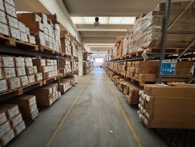 Foto Capannone industriale a Cesano Maderno di 1200 m² in affitto