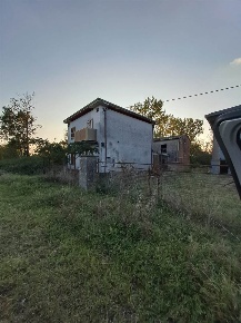 Foto Casa indipendente a Mirandola Centro di 90 m² con 8 locali in vendita