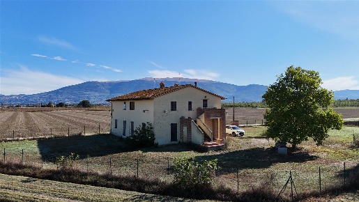 Foto Case semi ndipendenti in Vocabolo Valle 3, Cannara Centro di 100 m²