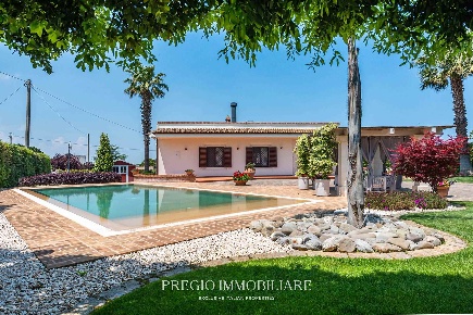 Foto Villa unifamiliare in Contrada Balice, Monopoli di 240 m² con 8 locali
