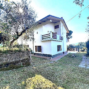Foto Villa unifamiliare in VIA MARTIRI DELLA LIBERTA' SNC, Centro di 140 m²
