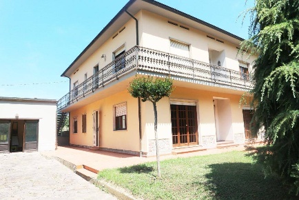 Foto Villa unifamiliare in Via Pesciatina, Capannori di 240 m² in vendita