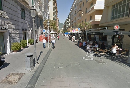 Foto Negozio in Corso Vittorio Emanuele, Salerno Centro di 41 m² in affitto