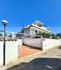 Foto Appartamento in via della Rosa Canina, Terracina Borgo Hermada