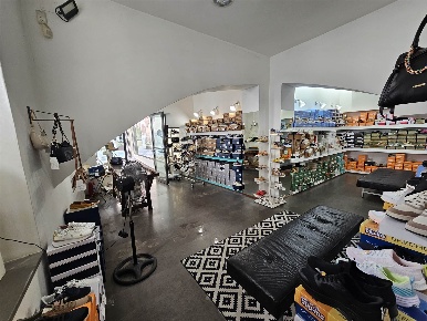 Foto Negozio in Via XX Settembre 47, Foligno Centro Storico di 82 m²