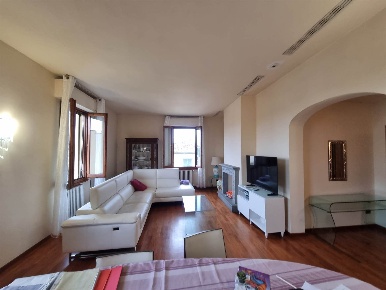 Foto Appartamento a Firenze Le Cure di 160 m² con 7 locali in vendita