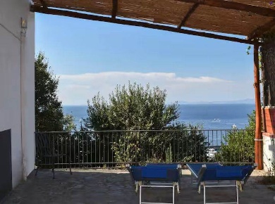 Foto Villa unifamiliare a Capri Centro di 90 m² con 3 locali in vendita