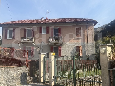 Foto Casa indipendente in Via Fornaci snc, Valbrona Osigo di 250 m²