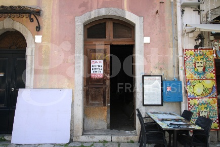 Foto Negozio in San Pancrazio, Taormina Centro di 100 m² con 3 locali