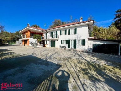 Foto Casa indipendente in Moreis, Pocapaglia di 270 m² con 10 locali