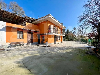 Foto Casa indipendente in Fey, Bra Laggera di 120 m² con 4 locali
