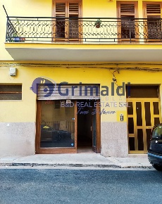 Foto Negozio in Via Senatore Scaduto 86, Bagheria Centro di 95 m²