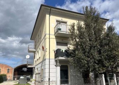 Foto Ufficio in via della libertà, Russi San Pancrazio di 42 m² in vendita