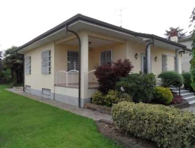 Foto Villa unifamiliare in Via Casentino, Monza Boscherona di 275 m²