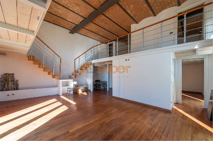 Foto Loft in Via Case Sparse, Magione Agello di 171 m² con 3 locali