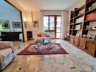 Foto Appartamento in VARLUNGO, Firenze Rovezzano di 120 m² con 5 locali