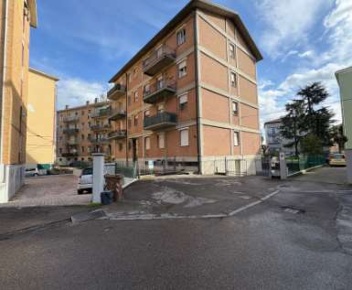 Foto Appartamento in Via Lulli, Reggio nell'Emilia Regina Pacis di 122 m²