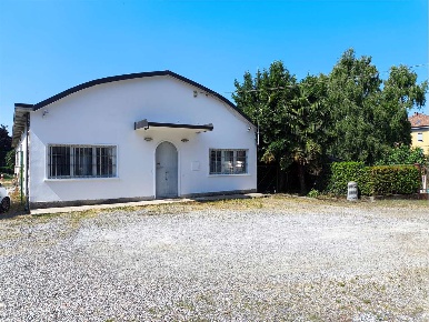 Foto Magazzino in via san rocco 8, Fenegrò di 360 m² con 4 locali