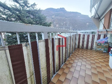 Foto Appartamento in Via Nazario Sauro, Laives Centro di 97 m² con 4 locali