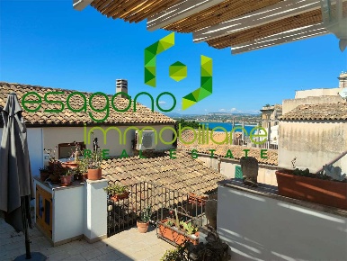 Foto Appartamento a Siracusa di 266 m² con 7 locali in vendita