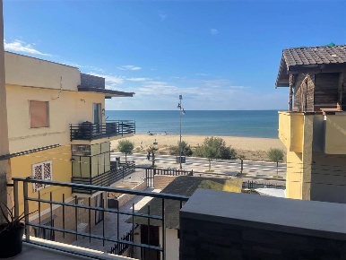 Foto Appartamento in Via Cavour  44, Mondragone di 130 m² con 7 locali