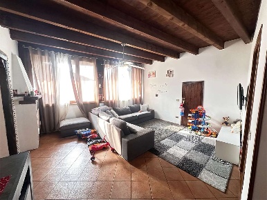 Foto Appartamento in VIA SAN MAURIZIO  32, Erba Centro di 90 m² in vendita