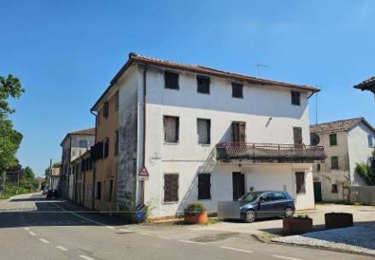 Foto Appartamento in Via Aglaia Anassillide, Montebelluna Centro di 136 m²